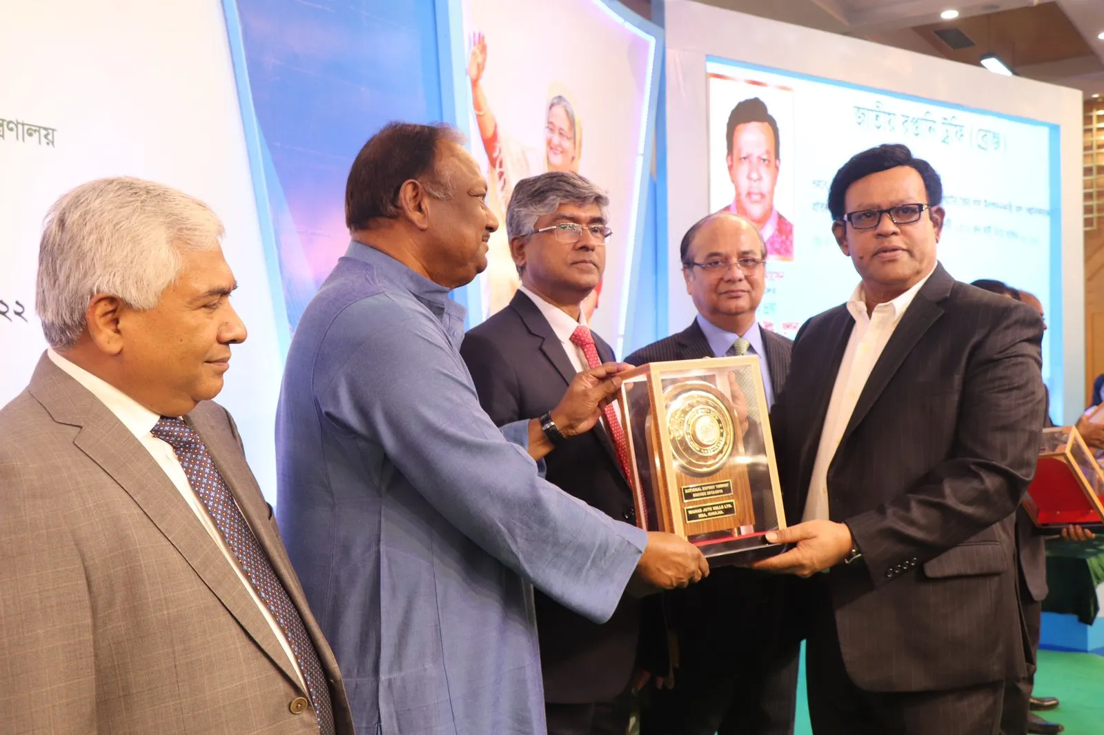 Wahab Jute Mills receiving a national CIP export award in Bangladesh